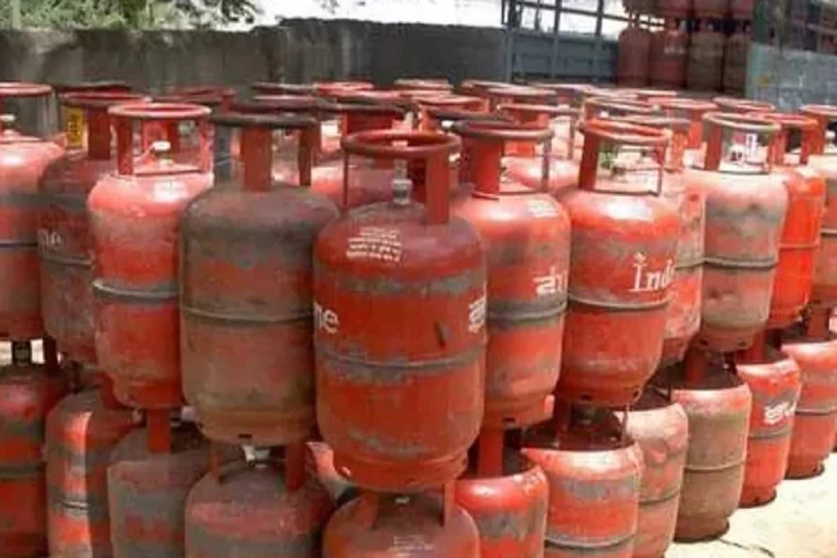 सिलेंडर बुकिंगनंतर ग्राहकाच्या रिजिस्टर्ड मोबाईल नंबरवर एक कोड येतो. सिलेंडरची डिलिव्हरी करण्यासाठी आलेल्या व्यक्तीला हा कोड दाखवल्यानंतरच सिलेंडर मिळणार आहे. जोपर्यंत ग्राहकाकडून हा कोड दिला जात नाही, तोपर्यंत सिलेंडरची डिलिव्हरी पूर्ण होणार नाही आणि स्टेटस पेंडिंगमध्ये राहील.