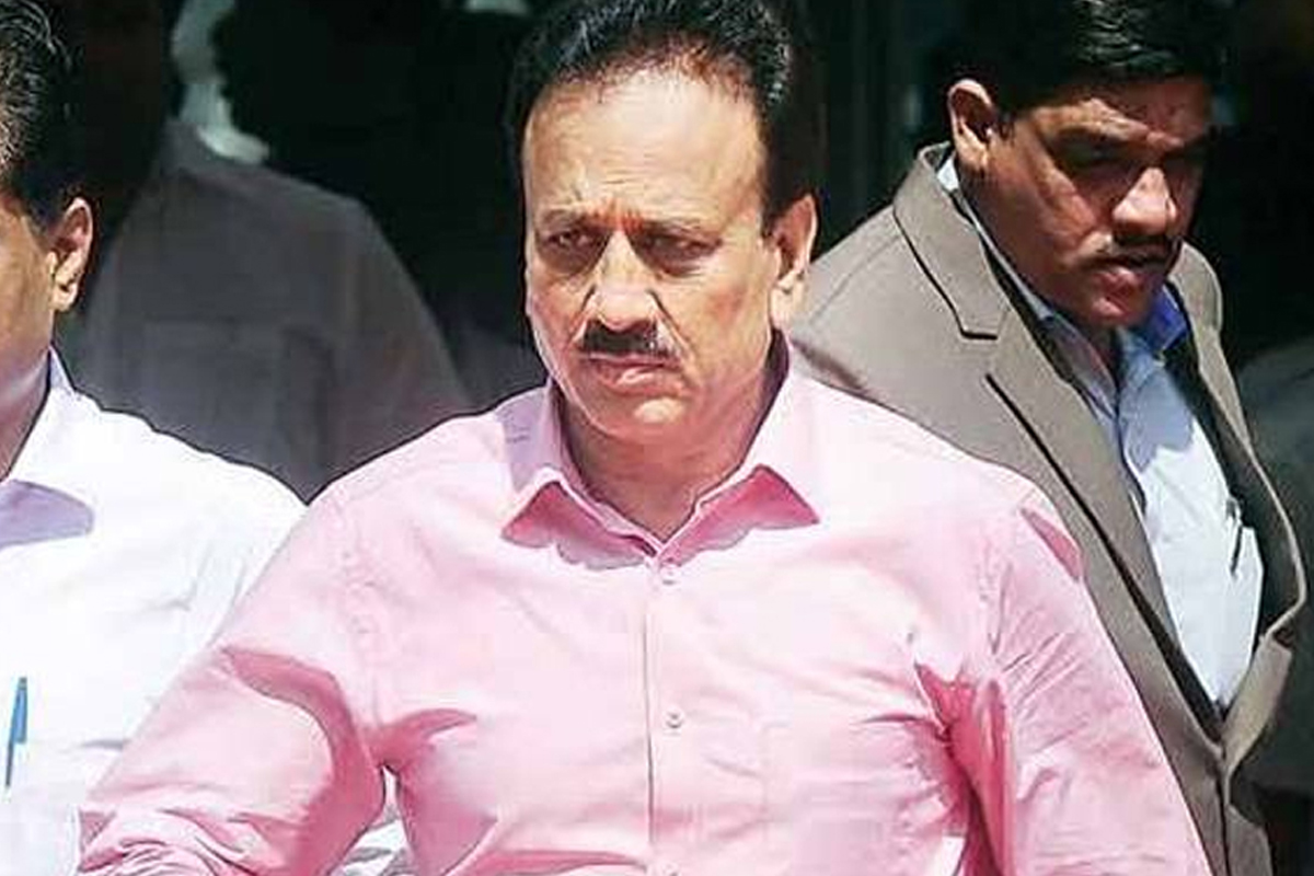 गिरीश महाजनांविरोधात गुन्हा, चाकुचा धाक दाखवत धमकावल्याचा आरोप