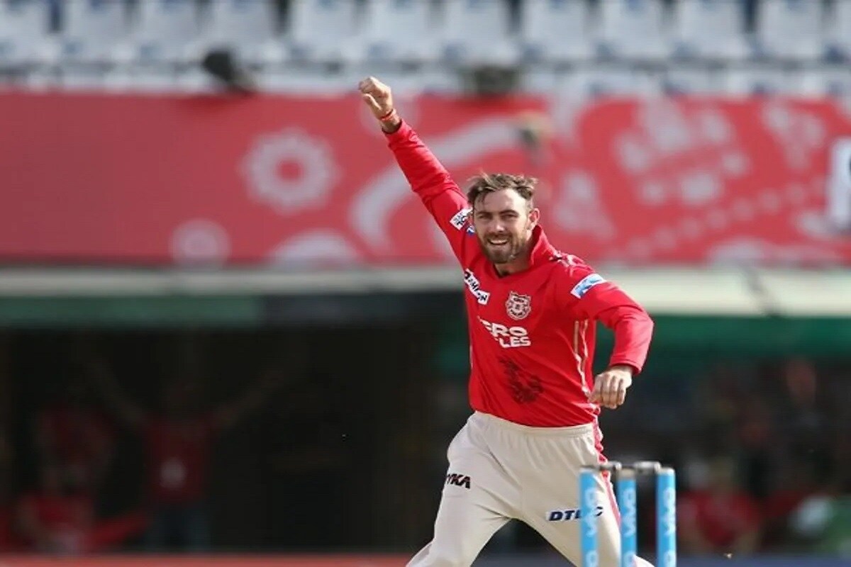 या हंगामात मॅक्सवेलनं दिल्लीविरुद्ध झालेल्या सामन्यात 1, RCB विरुद्ध 5, राजस्थान विरुद्ध नाबाद 13, मुंबई इंडियन्सविरुद्ध 11 धावा केल्या होत्या. या हंगामात मॅक्सवेलनं दिल्लीविरुद्ध झालेल्या सामन्यात 1, RCB विरुद्ध 5, राजस्थान विरुद्ध नाबाद 13, मुंबई इंडियन्सविरुद्ध 11 धावा केल्या होत्या.