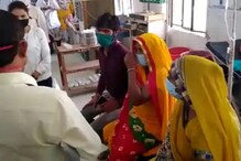 Hathras Case: पीडित मुलीच्या वडिलानंतर आता आईचीही प्रकृती बिघडली Hathras Case: पीडित मुलीच्या वडिलानंतर आता आईचीही प्रकृती बिघडली