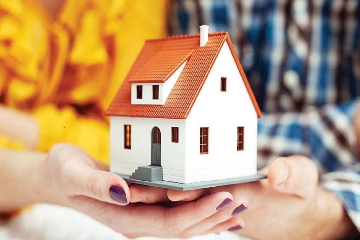 टाटा हाऊसिंग होम लोन (Tata Housing Home Loan)- टाटा हाऊसिंगच्या या योजनेअंतर्गत घर खरेदी करणाऱ्यांना गृह कर्जावर एका वर्षासाठी केवळ 3.99 टक्के व्याजदर द्यावा लागेल. संभाव्य ग्राहकांना आकर्षित करण्यासाठी उर्वरित खर्च कंपनी देणार आहे. टाटा हाऊसिंग होम लोन (Tata Housing Home Loan)- टाटा हाऊसिंगच्या या योजनेअंतर्गत घर खरेदी करणाऱ्यांना गृह कर्जावर एका वर्षासाठी केवळ 3.99 टक्के व्याजदर द्यावा लागेल. संभाव्य ग्राहकांना आकर्षित करण्यासाठी उर्वरित खर्च कंपनी देणार आहे.