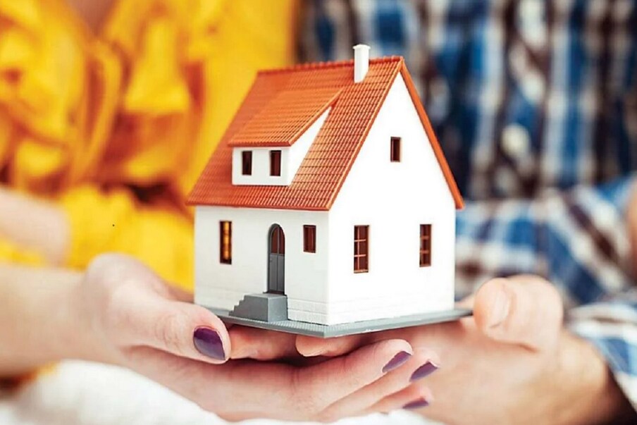  टाटा हाऊसिंग होम लोन (Tata Housing Home Loan)- टाटा हाऊसिंगच्या या योजनेअंतर्गत घर खरेदी करणाऱ्यांना गृह कर्जावर एका वर्षासाठी केवळ 3.99 टक्के व्याजदर द्यावा लागेल. संभाव्य ग्राहकांना आकर्षित करण्यासाठी उर्वरित खर्च कंपनी देणार आहे.