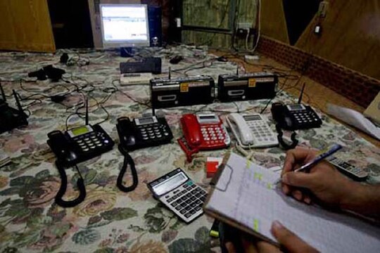 IPL मध्ये सट्टा लावणाऱ्या 5 बुकींना अटक; लॅपटॉप, 9 मोबाईल मुंबई क्राइम ब्रॅंचनं केले जप्त