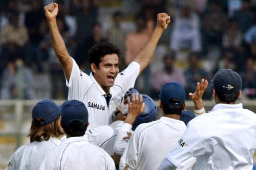 India vs Sri Lanka, Pallekele 2012 : या सामन्यात इरफानने गोलंदाजी आणि फलंदाजी दोन्हीत आपलं कौशल्य दाखवलं. भारताने पहिल्यांदा फलंदाजी करताना त्यांची अवस्था 6 बाद 213 झाली होती. त्यानंतर त्याने महेंद्रसिंह धोनीसोबत भागीदारी करत 28 चेंडूंत नाबाद 29 धावा केल्या आणि संघाला सन्मानजनक 294 च्या धावसंख्येपर्यंत पोहोचवलं. गोलंदाजीत त्याने 10 षटकांत 61 धावा देत 5 बळी घेतले होते त्याला सामनावीरचा किताब देण्यात आला. India vs Sri Lanka, Pallekele 2012 : या सामन्यात इरफानने गोलंदाजी आणि फलंदाजी दोन्हीत आपलं कौशल्य दाखवलं. भारताने पहिल्यांदा फलंदाजी करताना त्यांची अवस्था 6 बाद 213 झाली होती. त्यानंतर त्याने महेंद्रसिंह धोनीसोबत भागीदारी करत 28 चेंडूंत नाबाद 29 धावा केल्या आणि संघाला सन्मानजनक 294 च्या धावसंख्येपर्यंत पोहोचवलं. गोलंदाजीत त्याने 10 षटकांत 61 धावा देत 5 बळी घेतले होते त्याला सामनावीरचा किताब देण्यात आला.