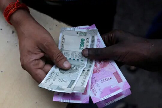 कोरोना काळात नागरिकांच्या खात्यात सरकार पाठवणार पैसे, वाचा कुणाला आणि किती मिळणार रक्कम