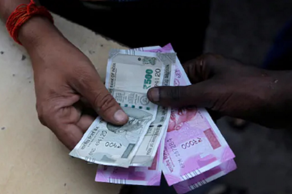 कोरोना काळात नागरिकांच्या खात्यात सरकार पाठवणार पैसे, वाचा कुणाला आणि किती मिळणार रक्कम