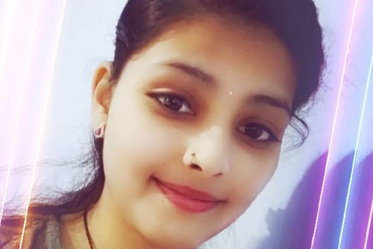 ही घटना इंदूरमधील संयोगितागंज पोलीस ठाणे हद्दीतील आहे. येथे कुटुंबातील वादातून नवविवाहित दाम्पत्याचं आयुष्य उद्ध्वस्त झालं. मिळालेल्या माहितीनुसार पतीने कुत्र्याच्या साखळीने पत्नीची गळा दाबून हत्या करण्याचा प्रयत्न केला. परंतू जेव्हा त्याला जमलं नाही, त्यानंतर त्याने सुऱ्याने 22 वर्षीय पत्नीची हत्या केली. यानंतर आरोपी पतीने स्वत: पोलीस ठाण्यात जाऊन गुन्हा कबूल केला. ही घटना इंदूरमधील संयोगितागंज पोलीस ठाणे हद्दीतील आहे. येथे कुटुंबातील वादातून नवविवाहित दाम्पत्याचं आयुष्य उद्ध्वस्त झालं. मिळालेल्या माहितीनुसार पतीने कुत्र्याच्या साखळीने पत्नीची गळा दाबून हत्या करण्याचा प्रयत्न केला. परंतू जेव्हा त्याला जमलं नाही, त्यानंतर त्याने सुऱ्याने 22 वर्षीय पत्नीची हत्या केली. यानंतर आरोपी पतीने स्वत: पोलीस ठाण्यात जाऊन गुन्हा कबूल केला.