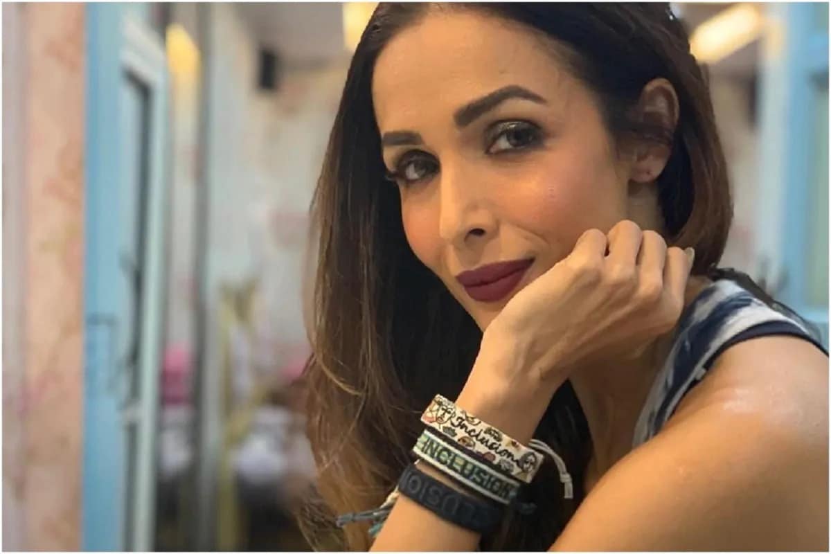 बॉलिवूडची हॉट डान्सर, बोल्ड अँड ब्यूटीफूल मलायका आरोरा(Malaika Arora)चा आज 46वा वाढदिवस आहे. 23 ऑक्टोबर 1975 साली मुंबईमध्ये मलायकाचा जन्म झाला. कॉलेजचं शिक्षण पूर्ण झाल्यानंतर मलायका मॉडेलिंगकडे वळली. मॉडेलिंग सुरू असतानाच मलायकाचं MTV मध्ये सिलेक्शन झालं. 'छैय्या छैय्या' गाण्यामध्ये तिने केलेला डान्स आजही चाहत्यांना तेवढाच आवडतो. बॉलिवूडची हॉट डान्सर, बोल्ड अँड ब्यूटीफूल मलायका आरोरा(Malaika Arora)चा आज 46वा वाढदिवस आहे. 23 ऑक्टोबर 1975 साली मुंबईमध्ये मलायकाचा जन्म झाला. कॉलेजचं शिक्षण पूर्ण झाल्यानंतर मलायका मॉडेलिंगकडे वळली. मॉडेलिंग सुरू असतानाच मलायकाचं MTV मध्ये सिलेक्शन झालं. 'छैय्या छैय्या' गाण्यामध्ये तिने केलेला डान्स आजही चाहत्यांना तेवढाच आवडतो.