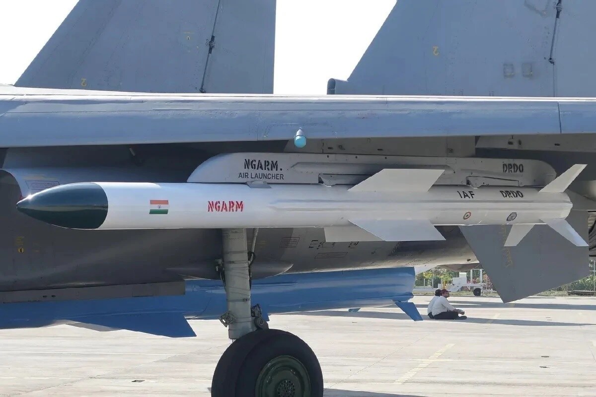 एक महिन्यात भारताने DRDO च्या मदतीने अनेक क्षेपणास्त्रांची यशस्वी चाचणी केली. दर चार दिवसांच्या अंतराने भारताने चाचण्या केल्याचं वृत्त हिंदुस्तान टाइम्सने दिलं आहे. एक महिन्यात भारताने DRDO च्या मदतीने अनेक क्षेपणास्त्रांची यशस्वी चाचणी केली. दर चार दिवसांच्या अंतराने भारताने चाचण्या केल्याचं वृत्त हिंदुस्तान टाइम्सने दिलं आहे.
