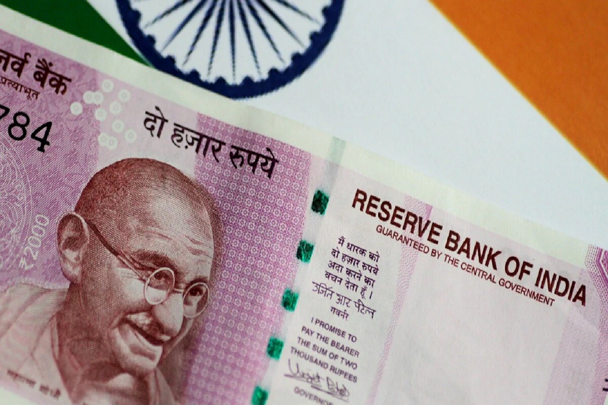 एका वर्षाच्या एफडीवर विदेशी बँकांचे व्याजदर : स्टँडर्ड चार्डट बँक - 6.3 टक्के व्याजदर, डीबीएस बँक - 4.15 टक्के व्याजदर, Deutsche बँक - 4 टक्के व्याजदर, एचएसबीसी बँक - 3.25 टक्के व्याजदर, सिटी बँक - 3 टक्के व्याजदर एका वर्षाच्या एफडीवर विदेशी बँकांचे व्याजदर : स्टँडर्ड चार्डट बँक - 6.3 टक्के व्याजदर, डीबीएस बँक - 4.15 टक्के व्याजदर, Deutsche बँक - 4 टक्के व्याजदर, एचएसबीसी बँक - 3.25 टक्के व्याजदर, सिटी बँक - 3 टक्के व्याजदर