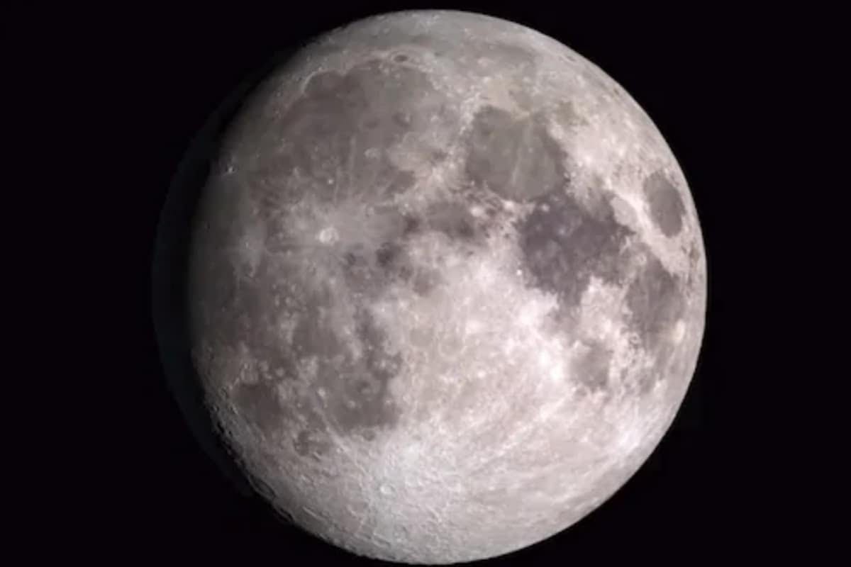 काय ती हौस! दोन महिन्याच्या मुलासाठी चंद्रावर घेतली जमीन, जाणून घ्या किंमत