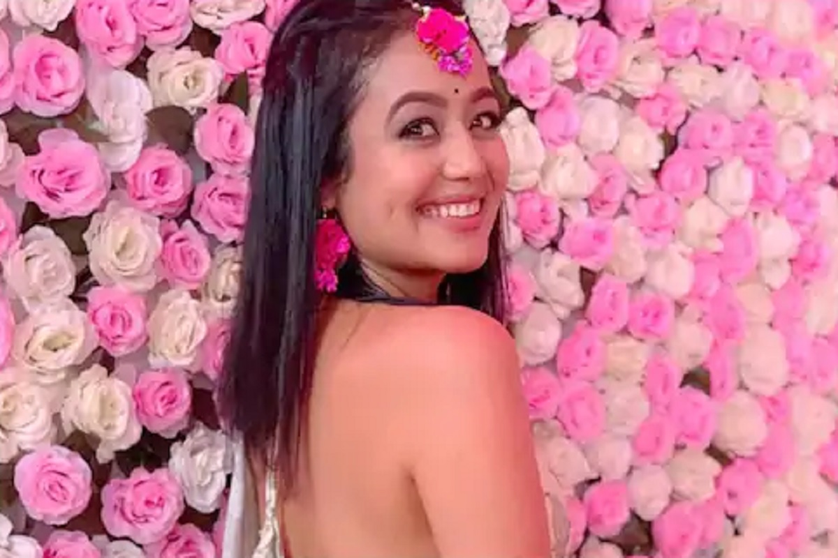 अखेर नेहा कक्करने केला खुलासा, PHOTO शेअर करत सांगितलं कोणाला करतेय डेट