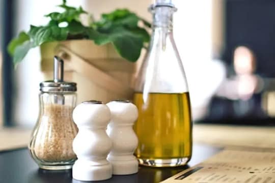 दोन तेलांचं मिश्रण करेल कमाल; त्वचेच्या समस्या होती दूर, सौंदर्यही खुलेल