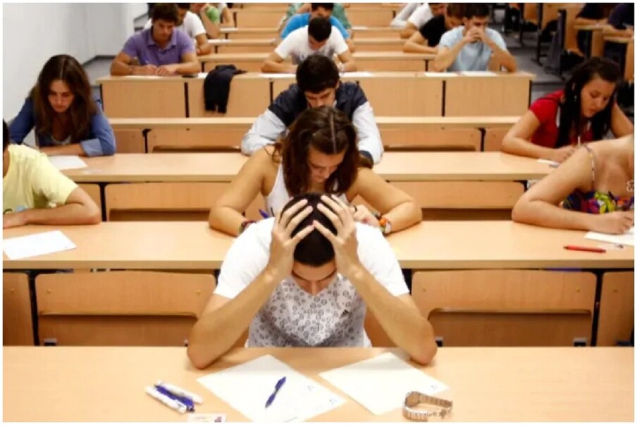 दहावी-बारावीच्या परीक्षांमध्ये विद्यार्थ्यांना सरसकट पास करणे व ऑनलाईन परीक्षा घेणे याबाबतही चाचपणी सुरू 