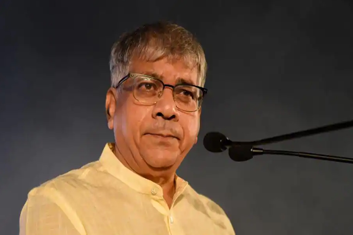 मुंडे-धस संघर्ष निर्माण झालेला असतानाच प्रकाश आंबेडकरांनीही घेतली ऊसतोड कामगारांच्या प्रश्नात उडी