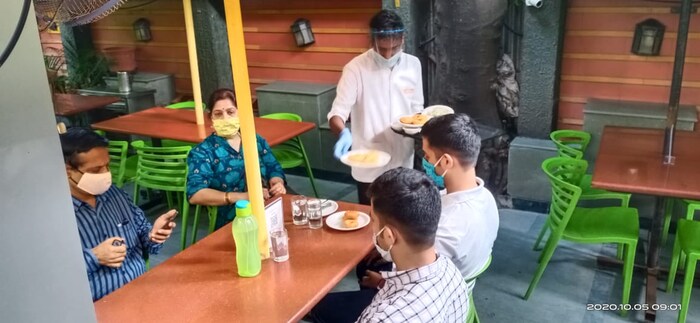 राज्यातील सर्व हॉटेल्स 50 टक्के क्षमतेने सुरू राहतील, जर त्यांनी नियमांचं उल्लंघन केल्यास कोरोनाची महासाथ जाईपर्यंत बंदी आणण्यात येईल.