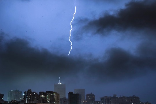 Weather Update: राज्यात पूर्वमोसमी पावसाचा तडाखा सुरूच; पुढील 4 तासांत पुण्यासह या जिल्ह्यात कोसळणार सरी