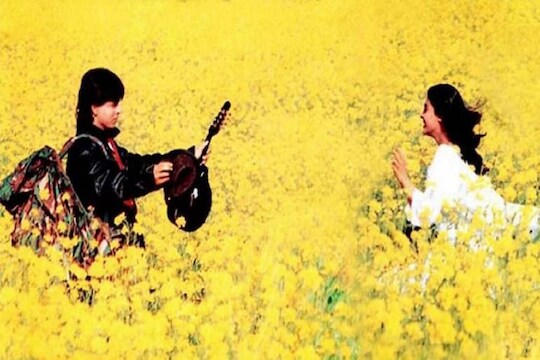 ट्विटवरवर DDLJ फिव्हर; शाहरूख-काजोलऐवजी आले राज-सिमरन; चाहत्यांसाठी स्पेशल Emoji