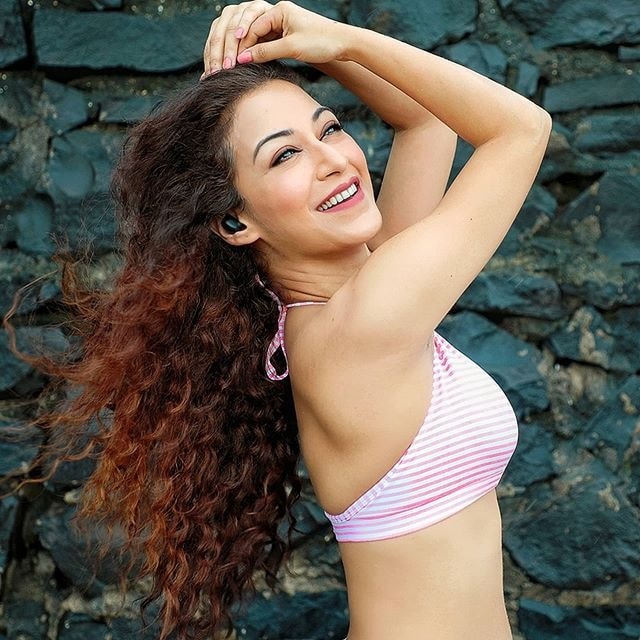 सुनैना फौजदार (Sunayana Fozdar)च्या फॅन फोलोईंगमध्ये मोठ्या प्रमाणात वाढ झाली आहे. सुनैना सोशल मीडियावर चांगलीच अॅक्टिव्ह असते. आपले नव-नवे फोटो ती सोशल मीडियावर शेअर करत असते. तिने शेअर केलेल्या फोटोंना हजारोंच्या घरात लाइक्स आणि अनेक कॉमेंट्स आल्या आहेत. (Photo Credit- @sunayanaf/Instagram) सुनैना फौजदार (Sunayana Fozdar)च्या फॅन फोलोईंगमध्ये मोठ्या प्रमाणात वाढ झाली आहे. सुनैना सोशल मीडियावर चांगलीच अॅक्टिव्ह असते. आपले नव-नवे फोटो ती सोशल मीडियावर शेअर करत असते. तिने शेअर केलेल्या फोटोंना हजारोंच्या घरात लाइक्स आणि अनेक कॉमेंट्स आल्या आहेत. (Photo Credit- @sunayanaf/Instagram)