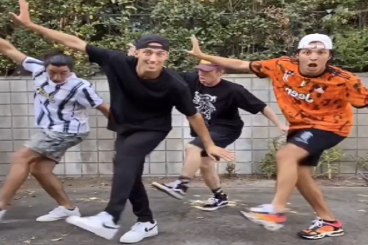 दलेर मेहंदीच्या Tunak Tunak Tun गाण्यावर परदेशी ठुमके! 4 भावडांचा VIDEO तुफान व्हायरल