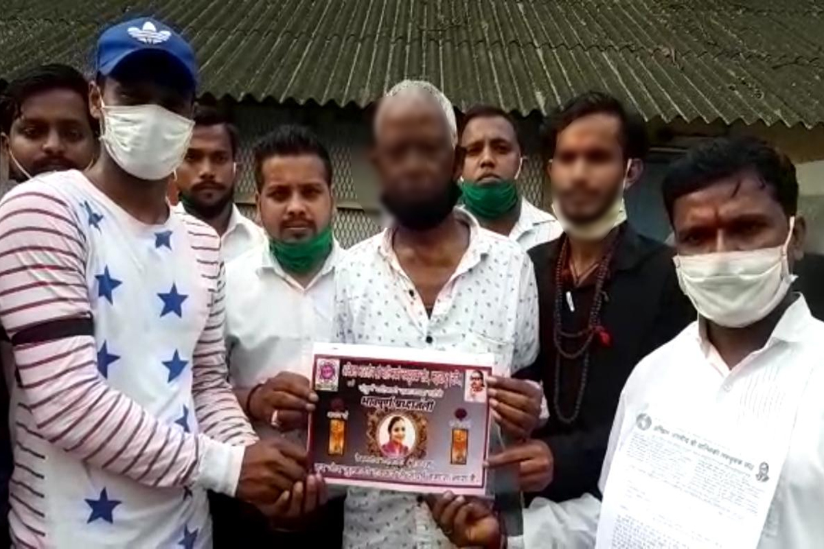 50 लाख देतो मुख्यमंत्री योगी खूर्ची सोडणार का? हाथरस पीडितेच्या काकाचा संतप्त सवाल