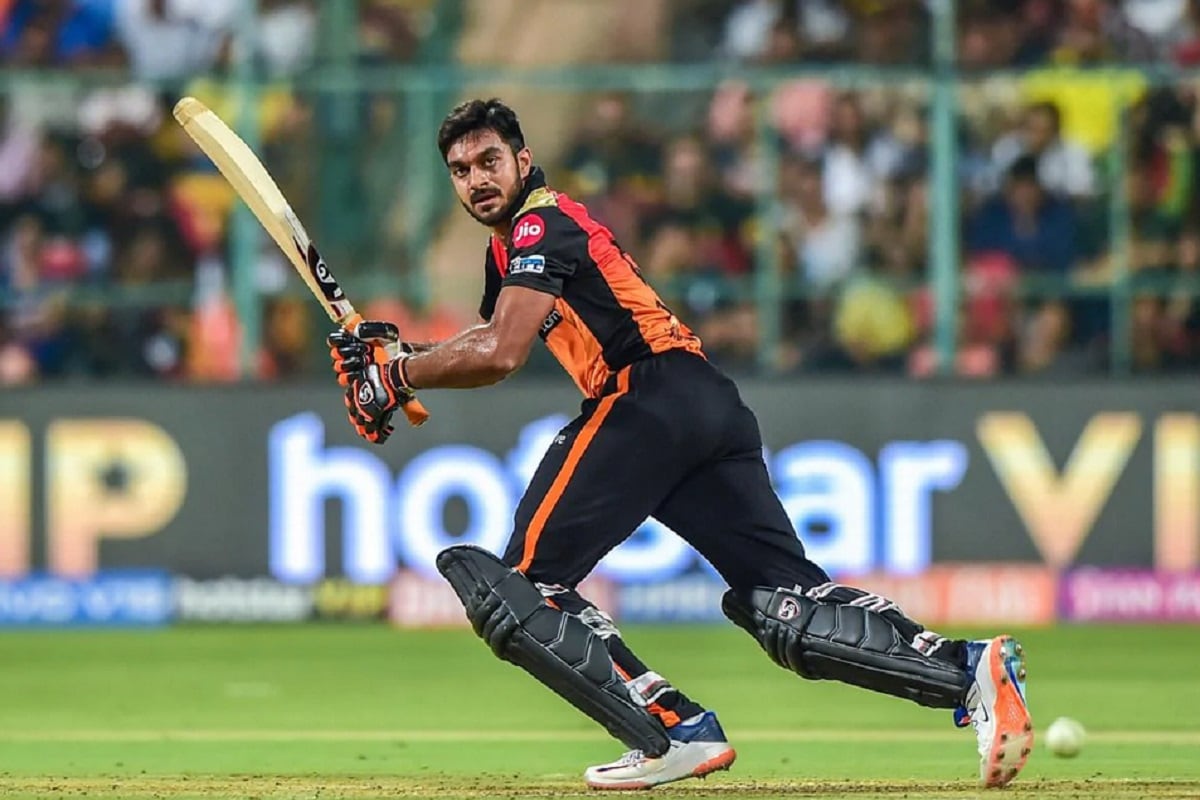 टीममधील स्टार ऑलराउंडर विजय शंकर (Vijay Shankar) टीममधून बाहेर गेला आहे. हॅमस्ट्रिंग इन्ज्यूरीमुळे विजय शंकर पूर्ण आयपीएलमधून बाहेर गेला आहे. टीममधील स्टार ऑलराउंडर विजय शंकर (Vijay Shankar) टीममधून बाहेर गेला आहे. हॅमस्ट्रिंग इन्ज्यूरीमुळे विजय शंकर पूर्ण आयपीएलमधून बाहेर गेला आहे.