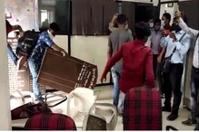 वर्ध्यात 'युवा परिवर्तन'चा राडा, कृषी कार्यालयाची तोडफोड; अधिकाऱ्यांना कोंडले वर्ध्यात 'युवा परिवर्तन'चा राडा, कृषी कार्यालयाची तोडफोड; अधिकाऱ्यांना कोंडले