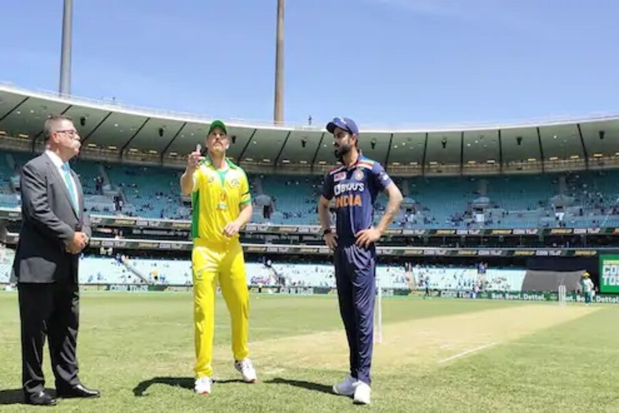 भारत-ऑस्ट्रेलिया (India vs Australia) यांच्यातील पहिल्या सामन्याला आजपासून सुरुवात झाली आहे. ऑस्ट्रेलियानं टॉस जिंकत या सामन्यात प्रथम फलंदाजीचा निर्णय घेतला. हा सामना सिडनी क्रिकेट ग्राऊंड (SCG) वर पहिला सामना होत आहे. 
