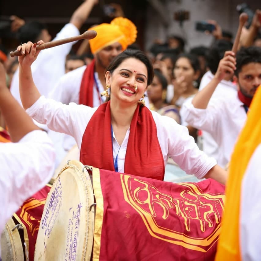 2014मध्ये मराठी कलाकारांनी एकत्र येत कलावंत ढोलताशा पथक सुरू केलं. या पथकात श्रृतीचा देखील सहभाग आहे. गणपतीमध्ये विसर्जन मिरवणुकीत श्रृती ढोल वाजवताना दिसते. 2014मध्ये मराठी कलाकारांनी एकत्र येत कलावंत ढोलताशा पथक सुरू केलं. या पथकात श्रृतीचा देखील सहभाग आहे. गणपतीमध्ये विसर्जन मिरवणुकीत श्रृती ढोल वाजवताना दिसते.
