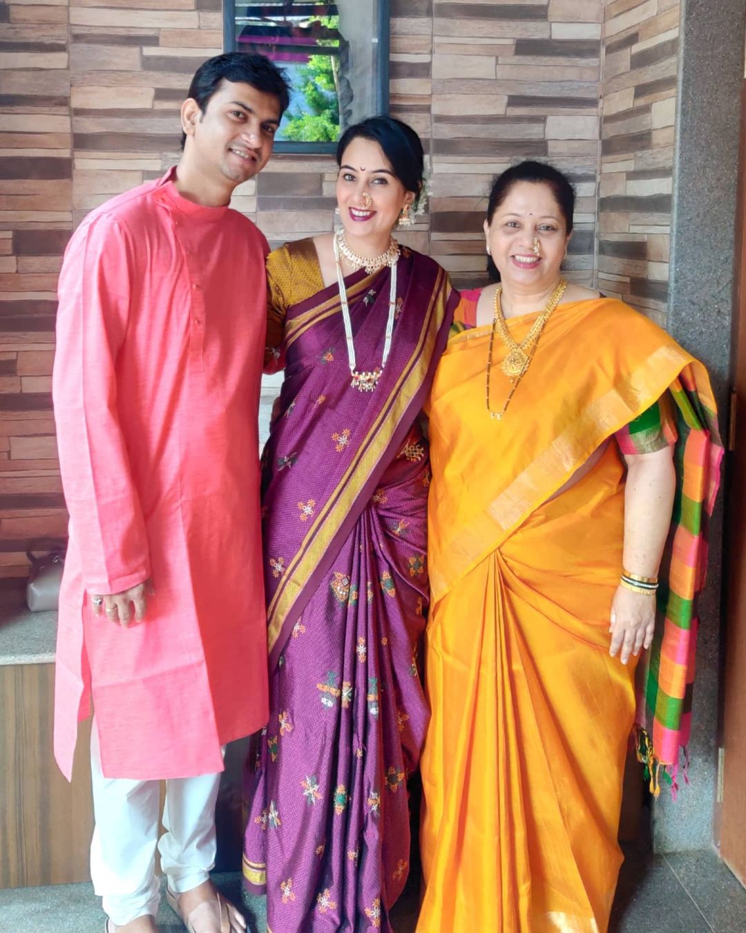 तीर्थदीप रॉयसोबत 30 नोव्हेंबर रोजी तिचं लग्न होणार आहे. सई आणि तीर्थदीपचा लग्नसोहळा महाराष्ट्रीयन पद्धतीने पार पडणार आहे. 29 नोव्हेंबर रोजी तिच्या हळदीचा समारंभ पार पडणार आहे. तीर्थदीप रॉयसोबत 30 नोव्हेंबर रोजी तिचं लग्न होणार आहे. सई आणि तीर्थदीपचा लग्नसोहळा महाराष्ट्रीयन पद्धतीने पार पडणार आहे. 29 नोव्हेंबर रोजी तिच्या हळदीचा समारंभ पार पडणार आहे.
