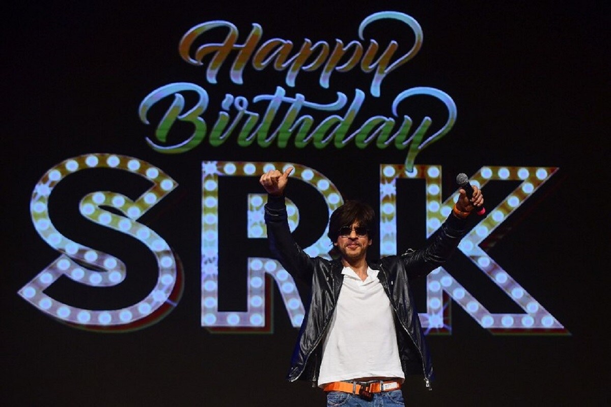 बॉलिवूड किंग शाहरुख खान (Shah Rukh Khan) 2 नोव्हेंबर रोजी त्याचा 55वा वाढदिवस साजरा करत आहे. (Photo: AFP) बॉलिवूड किंग शाहरुख खान (Shah Rukh Khan) 2 नोव्हेंबर रोजी त्याचा 55वा वाढदिवस साजरा करत आहे. (Photo: AFP)