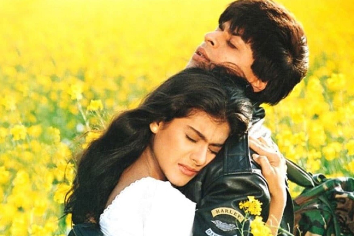 ‘दिलवाले दुल्हनिया ले जाएंगे' (Dilwale Dulhania Le Jayenge) चित्रपटाने 25 वर्ष पूर्ण केली असून भारतीय सिनेमाच्या इतिहासातील हा शानदार चित्रपट ठरला आहे. (Photo: News18) ‘दिलवाले दुल्हनिया ले जाएंगे' (Dilwale Dulhania Le Jayenge) चित्रपटाने 25 वर्ष पूर्ण केली असून भारतीय सिनेमाच्या इतिहासातील हा शानदार चित्रपट ठरला आहे. (Photo: News18)