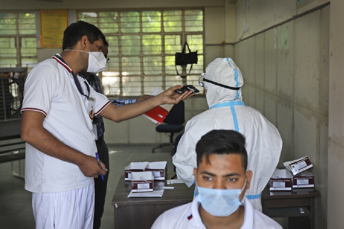 नागरिकांनीही मास्कचा वापर, सोशल डिस्टन्सिंगचं पालन आणि वारंवार हात धुण्याची सवय कायम ठेवावी असं आवाहनही सरकारने केलं आहे.