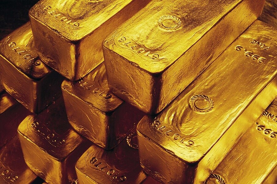 Gold Mutual Funds - सध्या गुंतवणूकदार म्युच्यूअल फंडच्या माध्यमातून देखील सोन्यामध्ये गुंतवणूक करत आहेत. सध्या बाजारात याकरता अनेक पर्याय उपलब्ध आहे. सर्व म्युच्यूअल फंड बाजारातील चढउताराप्रमाणे रिटर्न देतात. 