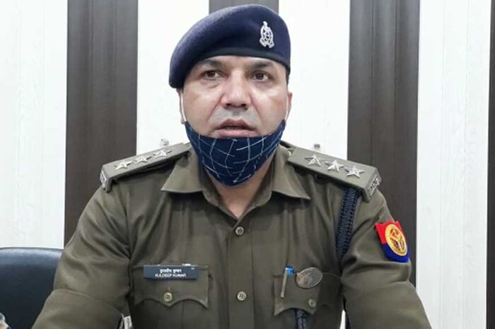 सीओ कुलदीप कुमार यांनी दिलेल्या माहितीनुसार, इंटरनेटवर हातात पिस्तुल घेऊन गुंडागिरीचं प्रकरणं निदर्शनास आलं असून याप्रकरणी तपास सुरू आहे. लवकरच याप्रकरणी कारवाई केली जाईल. फोटोमध्ये दिसणारा तरुण पीआरडी जवानाचा मुलगा असल्याची माहिती असून, याबाबत अधिक तपास सुरू आहे. 