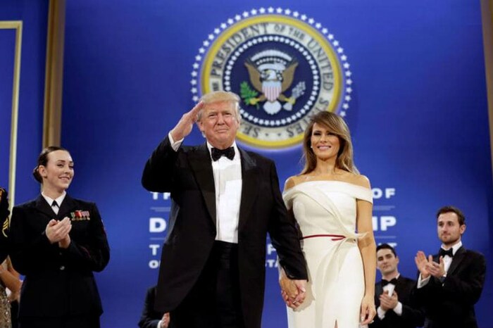 अमेरिकी राष्ट्राध्यक्ष आणि त्यांचे कुटुंबीय डिझायनरकडून कपडे गिफ्टमध्ये घेत नाहीत. परंतु जर त्यांनी ते घेतले तर एकदा घातल्यानंतर ते सरकारच्या संग्रहालयामध्ये जमा केले जातात. 