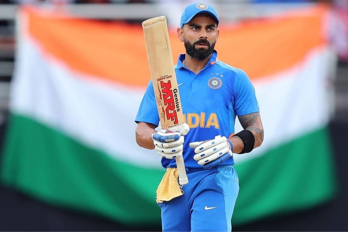 विराट कोहली (Virat Kohli)च्या नेतृत्वात खेळणाऱ्या बँगलोर (RCB)चं आव्हान संपुष्टात आलं. शुक्रवारी झालेल्या एलिमिनेटर मॅचमध्ये हैदराबाद (SRH)ने बँगलोरचा 6 विकेटने पराभव केला आणि विराटच्या टीमला बाहेरचा रस्ता दाखवला. विराट कोहली (Virat Kohli)च्या नेतृत्वात खेळणाऱ्या बँगलोर (RCB)चं आव्हान संपुष्टात आलं. शुक्रवारी झालेल्या एलिमिनेटर मॅचमध्ये हैदराबाद (SRH)ने बँगलोरचा 6 विकेटने पराभव केला आणि विराटच्या टीमला बाहेरचा रस्ता दाखवला.