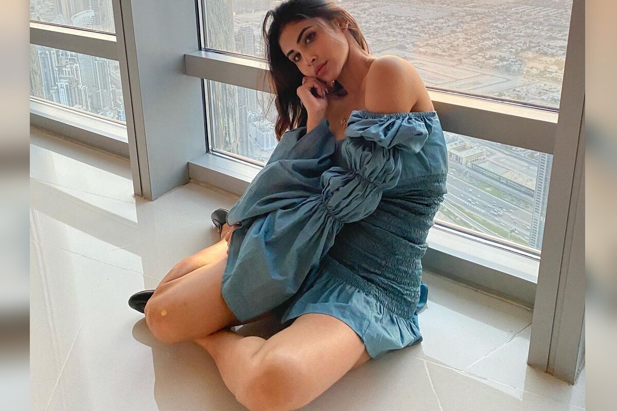 मौनीचे हे फोटो आतापर्यंत 4 ते 5 लाख युजर्सनी लाइक केले आहेत. त्यावर चांगल्या कमेंट्स देखील येत आहेत. (फोटो सौजन्य-@imouniroy) मौनीचे हे फोटो आतापर्यंत 4 ते 5 लाख युजर्सनी लाइक केले आहेत. त्यावर चांगल्या कमेंट्स देखील येत आहेत. (फोटो सौजन्य-@imouniroy)