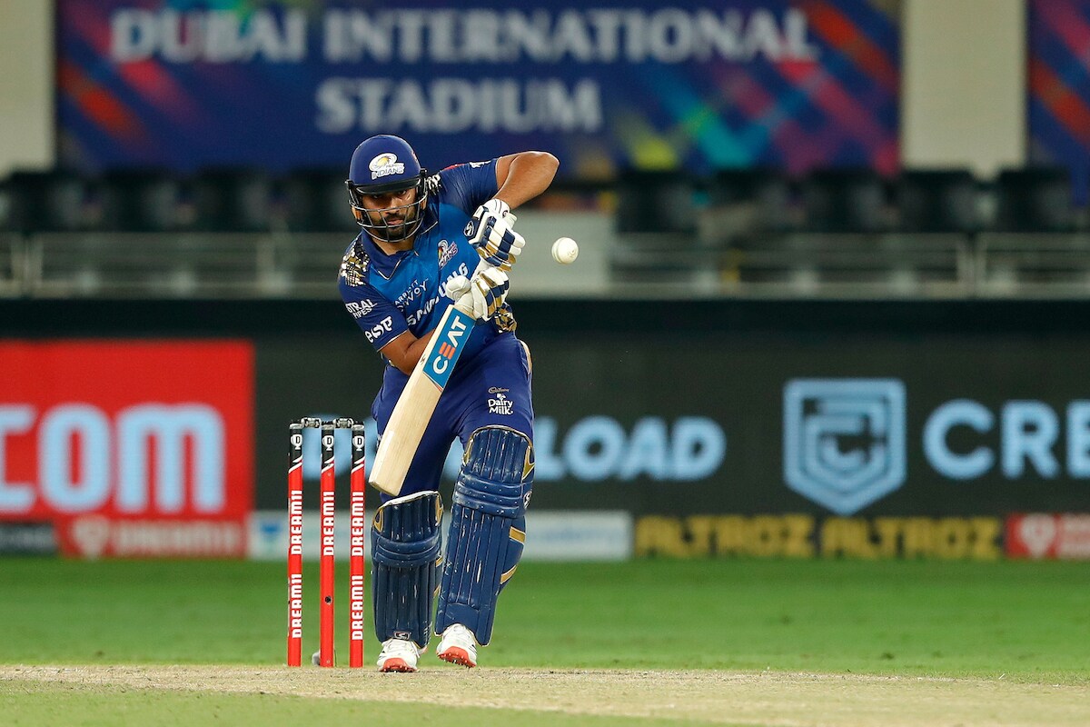 आयपीएल (IPL 2020)च्या फायनलमध्ये रोहित शर्माने इतिहास घडवला आहे. मुंबई (Mumbai Indians) चा कर्णधार असलेल्या रोहितने फायनल मॅचमध्ये शानदार अर्धशतक ठोकत विक्रमाला गवसणी घातली. रोहितने या मॅचमध्ये 50 बॉल खेळून 68 रनची खेळी केली. (ipl twitter) आयपीएल (IPL 2020)च्या फायनलमध्ये रोहित शर्माने इतिहास घडवला आहे. मुंबई (Mumbai Indians) चा कर्णधार असलेल्या रोहितने फायनल मॅचमध्ये शानदार अर्धशतक ठोकत विक्रमाला गवसणी घातली. रोहितने या मॅचमध्ये 50 बॉल खेळून 68 रनची खेळी केली. (ipl twitter)