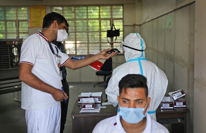 फिजिक्स ऑफ फ्लुइड्स या जर्नलमध्ये प्रसिद्ध झालेल्या संशोधनात असे म्हटले आहे की प्लाझ्मा जेट चार मूलभूत अवस्थांपैकी एक आहे. स्थिर गॅस गरम करून किंवा इलेक्ट्रोमॅग्नेटिक फील्डच्या संपर्कात येण्यामुळे हे शक्य आहे. (Pic- AP)