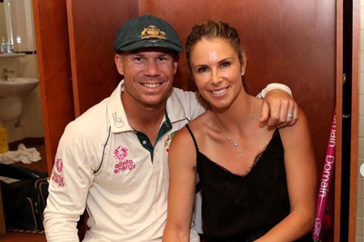 ऑस्ट्रेलियाचा स्टार क्रिकेटपटू डेव्हिड वॉर्नर (David Warner) त्याच्या कुटुंबाच्या खूप जवळ आहे. अनेकवेळा वॉर्नर त्याची पत्नी कॅन्डिस आणि दोन मुलांसोबतचे फोटो सोशल मीडियावर शेयर करतो. वॉर्नरने लॉकडाऊनमध्ये त्याच्या कुटुंबासोबत बनवलेले टिकटॉक व्हिडिओही व्हायरल झाले होते. वॉर्नरने पाच वर्षांपूर्वी एप्रिल महिन्यात केन्डिसशी लग्न केलं होतं. आता कॅन्डिसने डेव्हिड वॉर्नरसोबतच्या आपल्या सेक्स लाईफबाबत खुलासे केले आहेत. ऑस्ट्रेलियाचा स्टार क्रिकेटपटू डेव्हिड वॉर्नर (David Warner) त्याच्या कुटुंबाच्या खूप जवळ आहे. अनेकवेळा वॉर्नर त्याची पत्नी कॅन्डिस आणि दोन मुलांसोबतचे फोटो सोशल मीडियावर शेयर करतो. वॉर्नरने लॉकडाऊनमध्ये त्याच्या कुटुंबासोबत बनवलेले टिकटॉक व्हिडिओही व्हायरल झाले होते. वॉर्नरने पाच वर्षांपूर्वी एप्रिल महिन्यात केन्डिसशी लग्न केलं होतं. आता कॅन्डिसने डेव्हिड वॉर्नरसोबतच्या आपल्या सेक्स लाईफबाबत खुलासे केले आहेत.