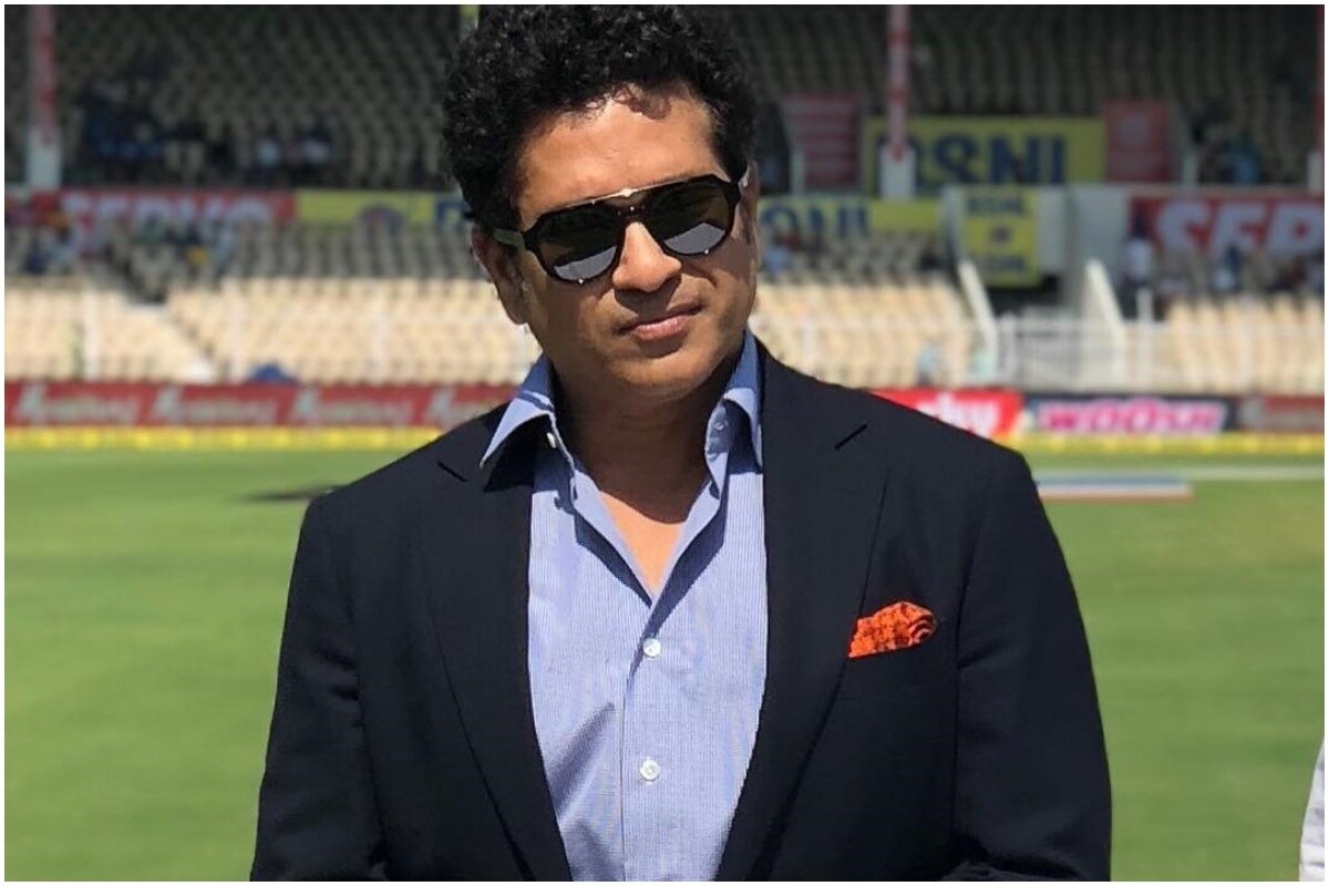 आपल्या शेवटच्या टेस्ट इनिंगमध्ये सचिनने 74 रनची खेळी केली. स्पिनर नरसिंह देवनारायणने सचिनला आऊट केलं. डॅरेन सॅमीने स्लिपमध्ये सचिन तेंडुलकरचा कॅच पकडला. मॅच संपल्यानंतर सचिन तेंडुलकरने वानखेडे स्टेडियमवर केलेल्या भाषणानंतर जगातल्या क्रिकेट चाहत्यांच्या डोळ्यात पाणी आलं. (Sachin Tendulkar/Instagram) आपल्या शेवटच्या टेस्ट इनिंगमध्ये सचिनने 74 रनची खेळी केली. स्पिनर नरसिंह देवनारायणने सचिनला आऊट केलं. डॅरेन सॅमीने स्लिपमध्ये सचिन तेंडुलकरचा कॅच पकडला. मॅच संपल्यानंतर सचिन तेंडुलकरने वानखेडे स्टेडियमवर केलेल्या भाषणानंतर जगातल्या क्रिकेट चाहत्यांच्या डोळ्यात पाणी आलं. (Sachin Tendulkar/Instagram)