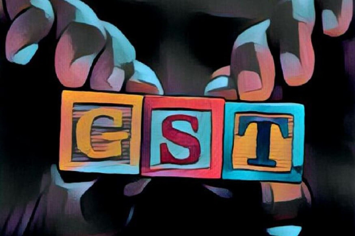गेल्या 10 दिवसांत जीएसटी महासंचालनालय देशभरात जीएसटी फसवणूक करणाऱ्यांविरुद्ध मोहिम राबवत आहे. याअंतर्गत 48 लोकांना अटक करण्यात आली आहे. यात एका महिलेसह तीन चार्टर्ड अकाउंटचा समावेश आहे. गेल्या 10 दिवसांत जीएसटी महासंचालनालय देशभरात जीएसटी फसवणूक करणाऱ्यांविरुद्ध मोहिम राबवत आहे. याअंतर्गत 48 लोकांना अटक करण्यात आली आहे. यात एका महिलेसह तीन चार्टर्ड अकाउंटचा समावेश आहे.