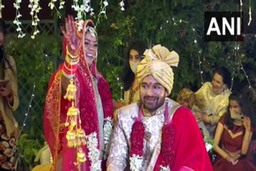 अनामिकाने हे सर्व मागे टाकत राहुलशी लग्न केलं. चंडीगढमध्ये राहणारे हे दोघे एकमेकांचे शेजारी होते. 2008 पासून ते रिलेशनशिपमध्ये होते. अनामिकाने हे सर्व मागे टाकत राहुलशी लग्न केलं. चंडीगढमध्ये राहणारे हे दोघे एकमेकांचे शेजारी होते. 2008 पासून ते रिलेशनशिपमध्ये होते.