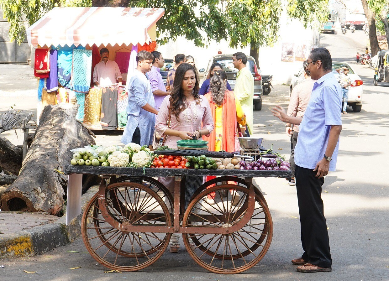 पोपटलालची नोकरी गेली तेव्हा त्याला मोठा धक्का बसला होता. अनेक दिवस तो चिंतेत होता असं दाखवण्यात आलं होतं. पण आता त्याने सगळी हिंमत गोळा करुन पुन्हा एक नवा व्यवसाय सुरू केला आहे. पोपटलालची नोकरी गेली तेव्हा त्याला मोठा धक्का बसला होता. अनेक दिवस तो चिंतेत होता असं दाखवण्यात आलं होतं. पण आता त्याने सगळी हिंमत गोळा करुन पुन्हा एक नवा व्यवसाय सुरू केला आहे.