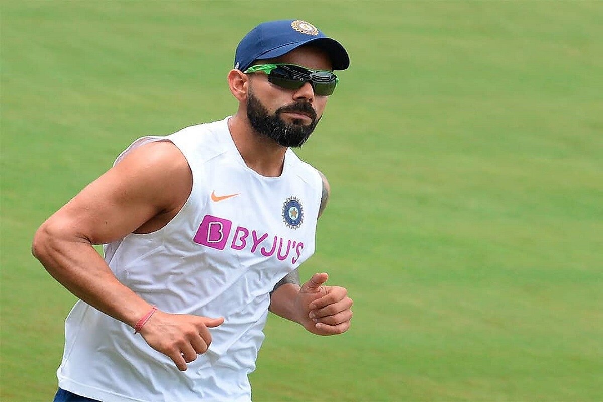 वनडे सीरिजमध्ये एक शतक करताच विराट कर्णधार म्हणून सर्वाधिक शतक करणारा खेळाडू होईल. विराटच्या नावावर कर्णधार असताना 41 आंतरराष्ट्रीय शतकं आहेत. एक शतक त्याला वनडेमध्ये कर्णधार म्हणून सर्वाधिक शतक करणाऱ्या रिकी पॉण्टिंगच्या बरोबरीत नेवून ठेवेल. पॉण्टिंगच्या नावावर कर्णधार म्हणून वनडेमध्ये 22 शतकं आहेत. (Photo- Virat Kohli Instagram) वनडे सीरिजमध्ये एक शतक करताच विराट कर्णधार म्हणून सर्वाधिक शतक करणारा खेळाडू होईल. विराटच्या नावावर कर्णधार असताना 41 आंतरराष्ट्रीय शतकं आहेत. एक शतक त्याला वनडेमध्ये कर्णधार म्हणून सर्वाधिक शतक करणाऱ्या रिकी पॉण्टिंगच्या बरोबरीत नेवून ठेवेल. पॉण्टिंगच्या नावावर कर्णधार म्हणून वनडेमध्ये 22 शतकं आहेत. (Photo- Virat Kohli Instagram)