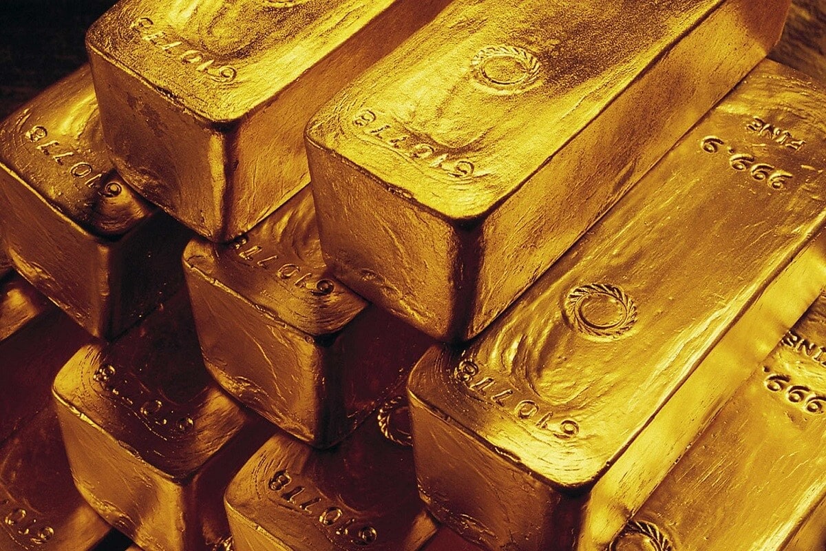 शुक्रवारी गोल्ड स्पॉटची किंमत 48,850 रुपये प्रति तोळावरून कमी होऊन 48,800 रुपये प्रति तोळा झाली आहे. शुक्रवारची ही किंमत या आठवड्याच्या सरासरी किंमतीपेक्षा कमी आहे. गेल्या आठवड्यात सोन्याची सरासरी किंमत 50,000 रुपये प्रति तोळा होती शुक्रवारी गोल्ड स्पॉटची किंमत 48,850 रुपये प्रति तोळावरून कमी होऊन 48,800 रुपये प्रति तोळा झाली आहे. शुक्रवारची ही किंमत या आठवड्याच्या सरासरी किंमतीपेक्षा कमी आहे. गेल्या आठवड्यात सोन्याची सरासरी किंमत 50,000 रुपये प्रति तोळा होती