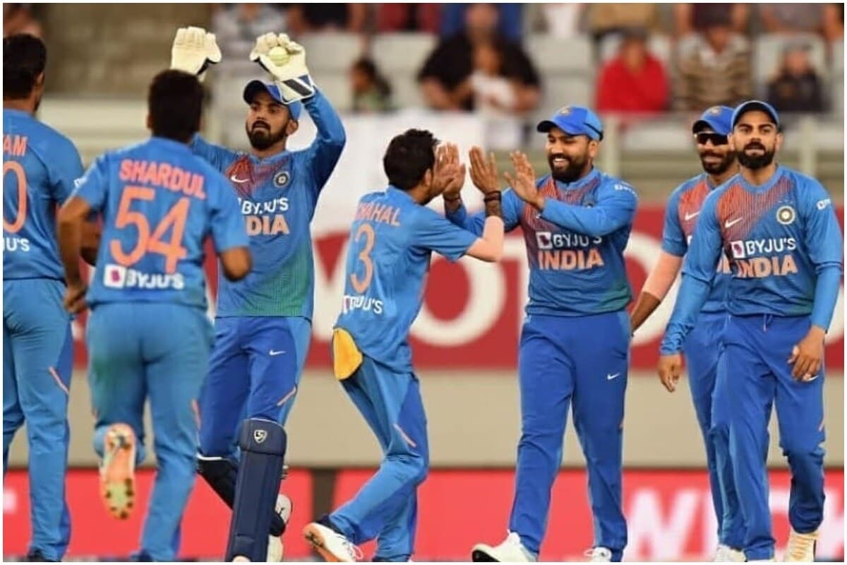 ऑकलंडमध्ये न्यूझीलंडविरुद्धच्याच वनडेमध्ये भारताला पावरप्लेमध्ये 52 रन देऊन एकही विकेट मिळवता आली नव्हती. ऑकलंडमध्ये न्यूझीलंडविरुद्धच्याच वनडेमध्ये भारताला पावरप्लेमध्ये 52 रन देऊन एकही विकेट मिळवता आली नव्हती.