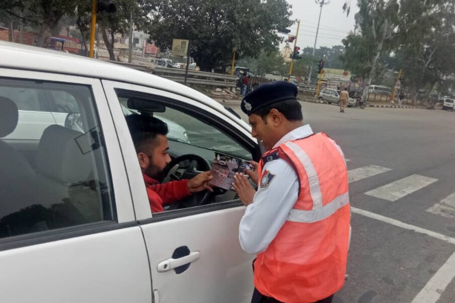 सरकारकडून 2021 पर्यंत प्रदूषण पसरवणाऱ्या वाहनांचं रजिस्ट्रेशन रद्द करण्याची योजना आखली जात आहे. यासाठी रस्ते वाहतूक आणि महामार्ग मंत्रालयाने ड्राफ्ट नोटिफिकेशन जारी करून, सर्व संबंधितांकडून सूचना मागवण्यात आल्या आहेत. 