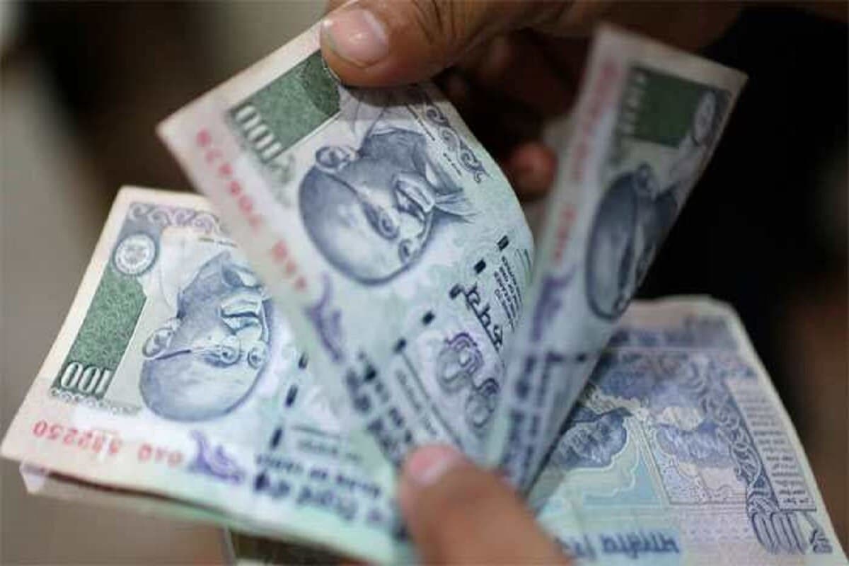 इंडियन पोस्टच्या अधिकृत वेबसाइटच्या म्हणण्यानुसार आर्थिक वर्षाच्या अखेरीस खात्यात किमान 500 रुपये न ठेवल्यास 100 रुपये मेंटेनन्स चार्ज प्रत्येक खातेधारकाला भरावा लागणार आहे. जर खात्यात पैसे शिल्लक नसतील तर त्यांचं खातं आपोआप बंद केलं जाणार आहे. इंडियन पोस्टच्या अधिकृत वेबसाइटच्या म्हणण्यानुसार आर्थिक वर्षाच्या अखेरीस खात्यात किमान 500 रुपये न ठेवल्यास 100 रुपये मेंटेनन्स चार्ज प्रत्येक खातेधारकाला भरावा लागणार आहे. जर खात्यात पैसे शिल्लक नसतील तर त्यांचं खातं आपोआप बंद केलं जाणार आहे.